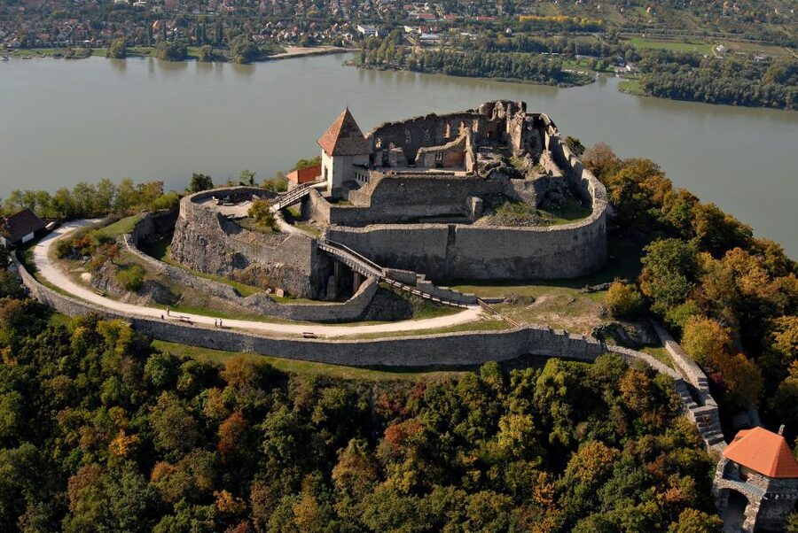 Danube Bend: Private 8-Hour Full Board Tour from Budapest - A 3-course à la carte lunch that does not feel like an afterthought