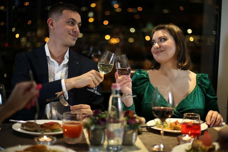 Dinner & Lights - Budapest Evening Cruise - The 4-course dinner and welcome Prosecco: what the meal feels like
