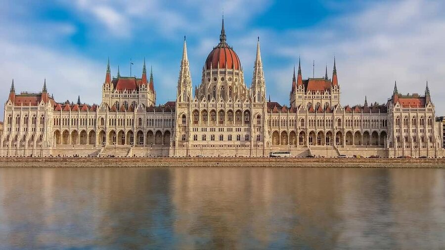 Discover the Highlights and Hidden Gems of Budapest - Why Budapest Works Better by Private Car
