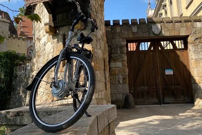 E-Bike Guided Tour in Castle Hill Budapest - Getting started on Semmelweis u. 14 and finding your rhythm