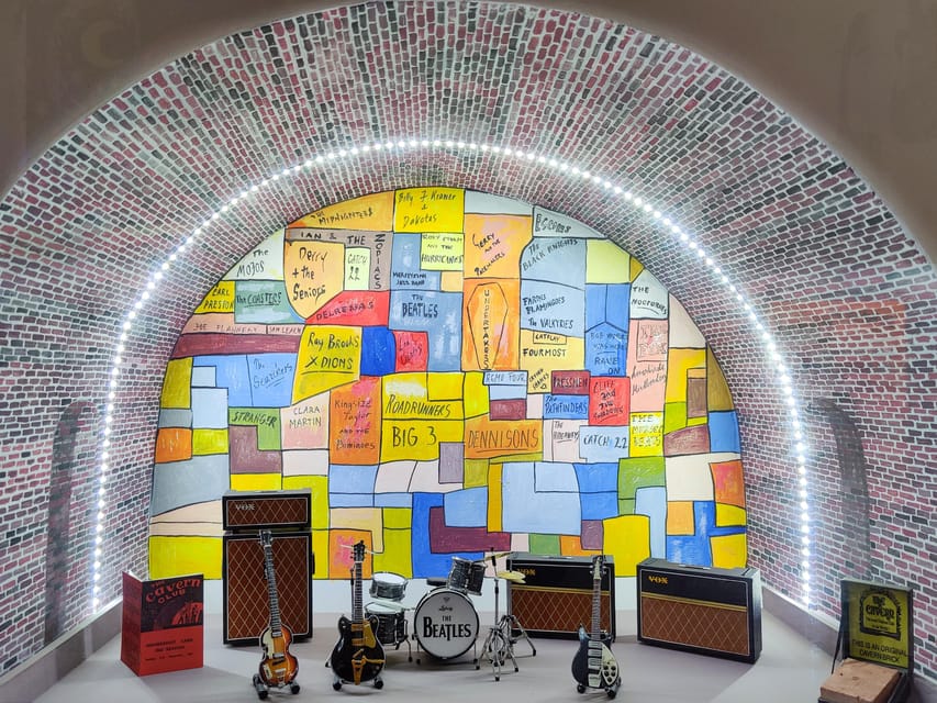EGRI ROAD BEATLES MUSEUM - Headphones and audio: listen while you browse