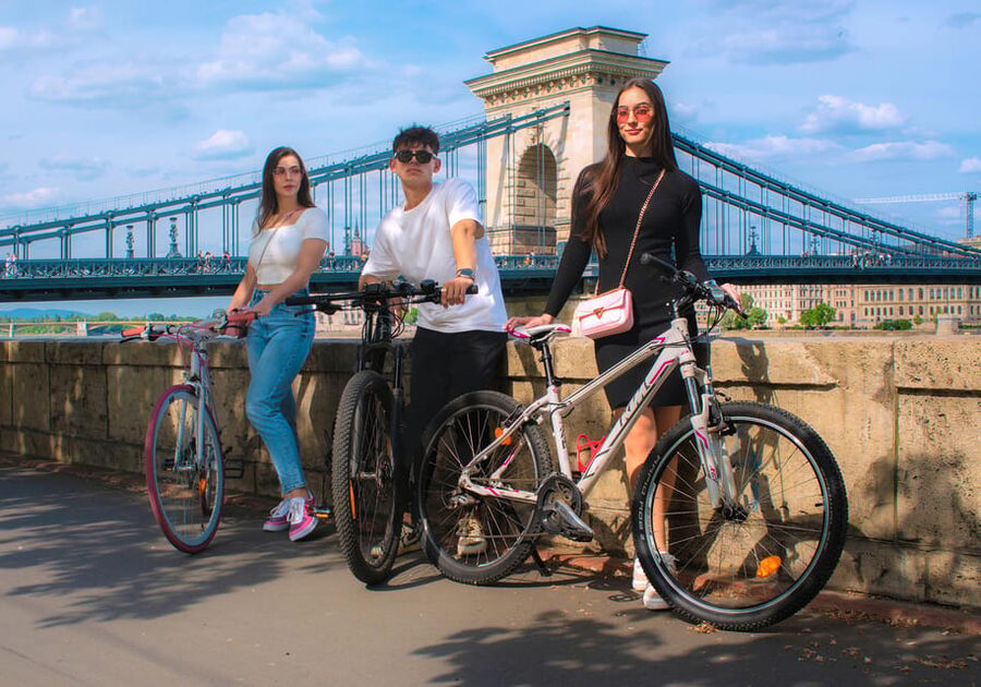 Explore the rich Jewish heritage of Budapest PRIVATE TOUR - Kosher Market time: atmosphere, snacks, and what to look for