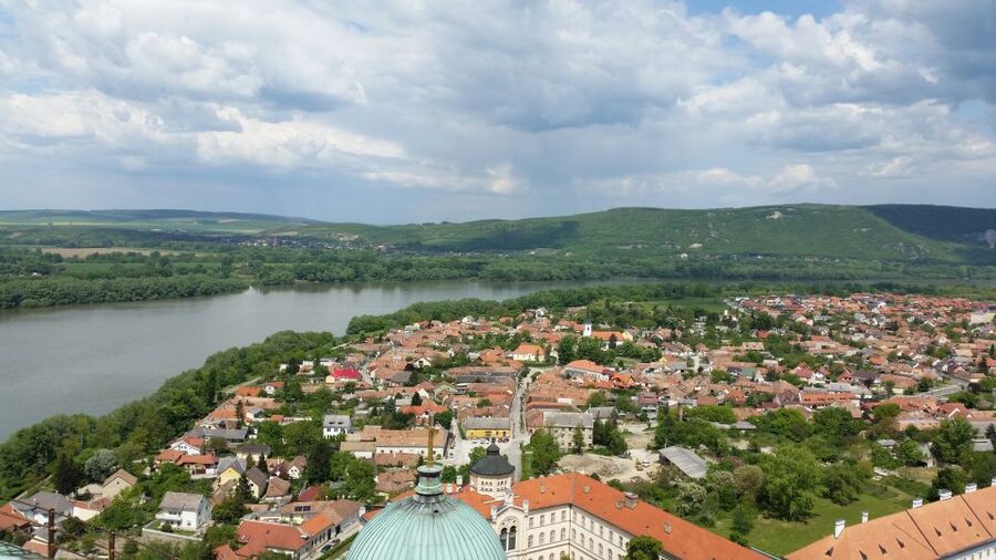 From Budapest: Danube Bend Full-Day Private Tour with Lunch - Szentendre: Ending the Day with Art, Craft, and Slow Walking