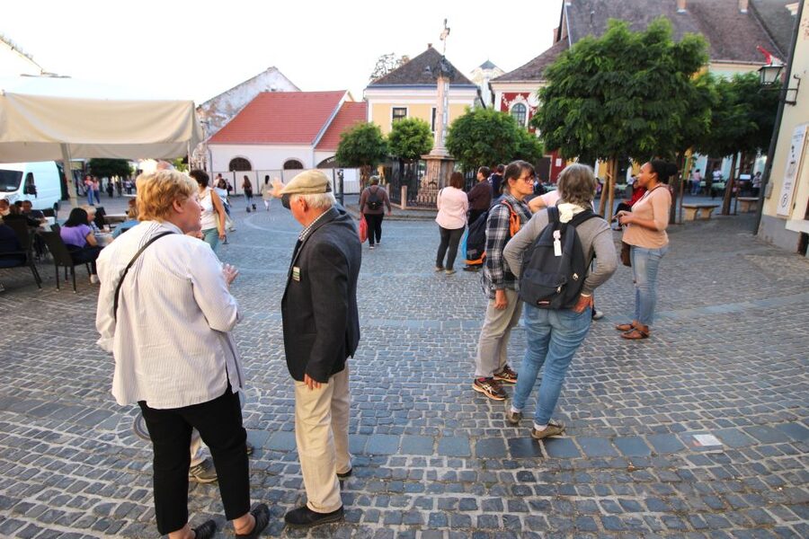 From Budapest: Danube Bend & Szentendre Tour with Lunch - Boat return on the Danube, or bus when conditions change