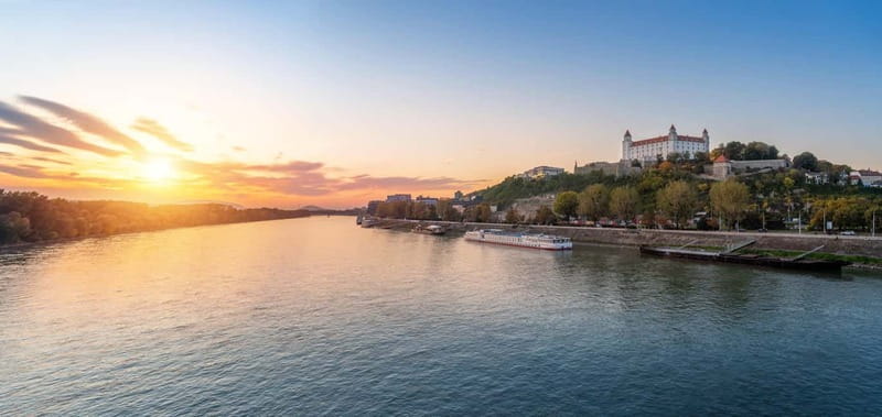 From Vienna: Bratislava & Budapest Guide One Day Tour - The Traunsee Lake boat trip: a smart palate cleanser in the middle of the day
