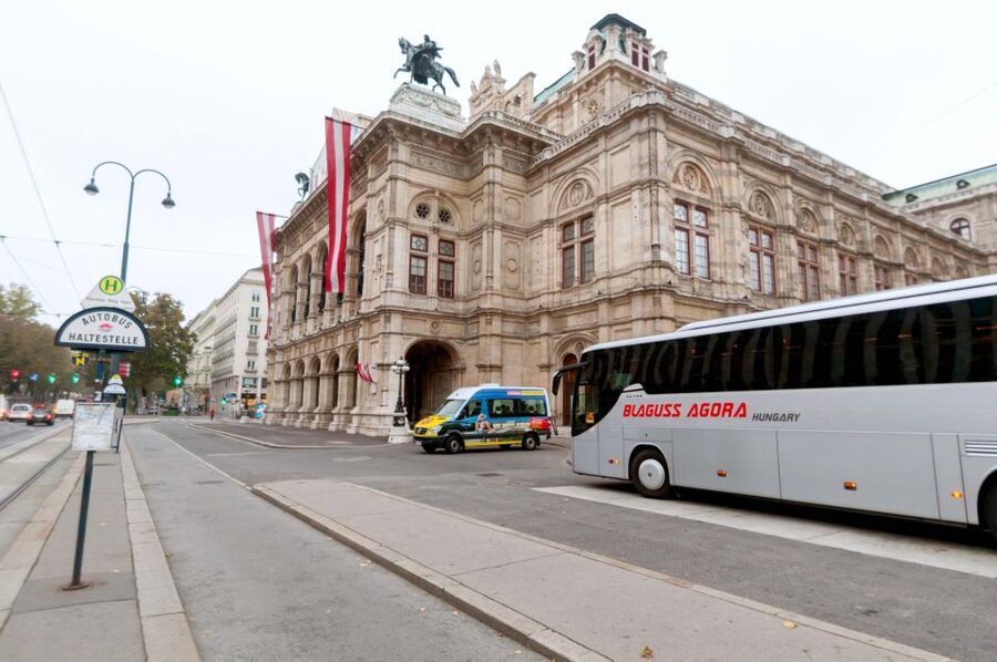 From Vienna: Guided Day Trip to Budapest - Guides, languages, and what that means for your listening comfort