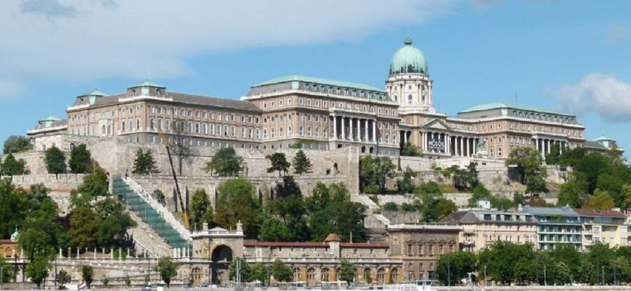 From Vienna: Private Day Tour of Budapest inc. Local Guide - From Vienna to Budapest: the day starts with comfort