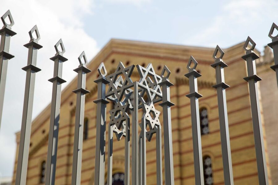 Full Day Budapest City Tour with Lunch, Wine & Dessert - Who This Tour Is Best For, and Who Might Want Something Different