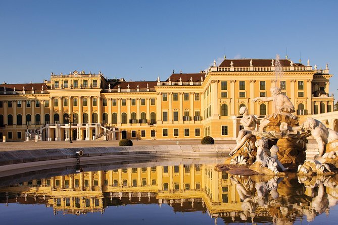 Full day PRIVATE GUIDED VIENNA tour from Budapest with lunch and drinks - Lunch with drinks: the energy anchor of a long day