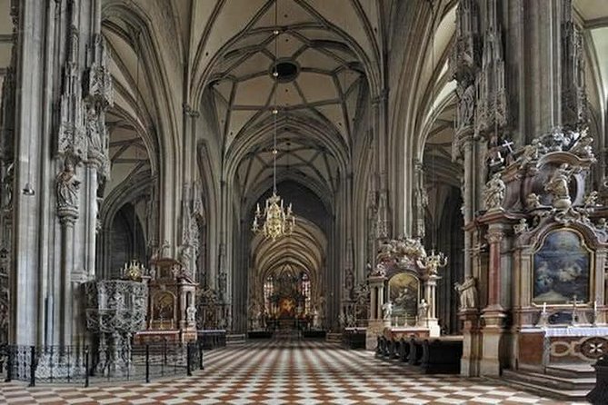 Full day PRIVATE GUIDED VIENNA tour from Budapest with lunch and drinks - How the car ride and walking tour work together