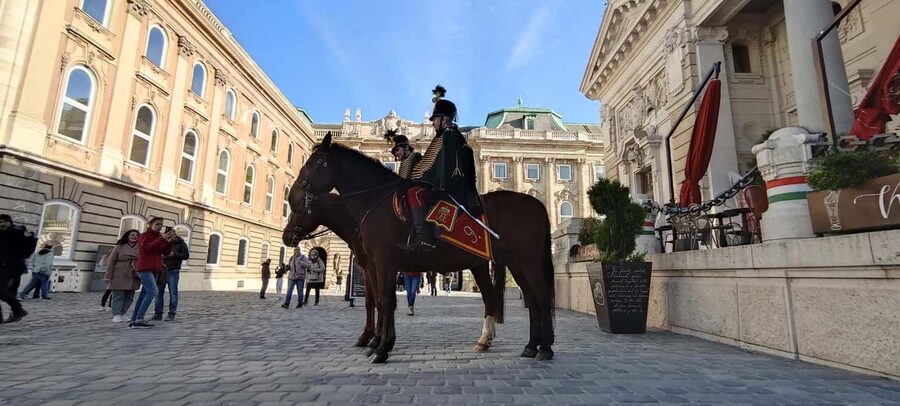 German guided tour through Budapest's castle district - Key highlights worth planning for