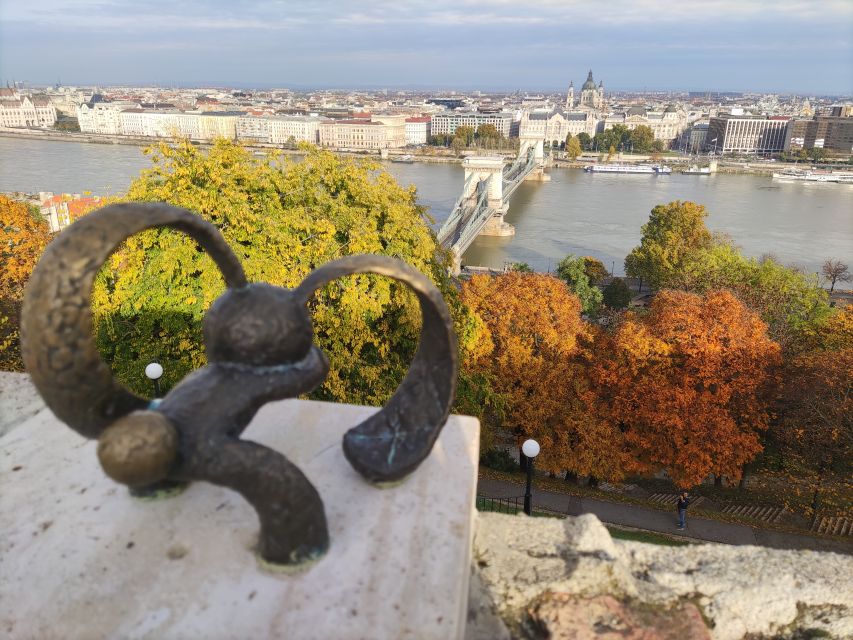 German guided tour through Budapest's castle district - Funicular views and the Royal Castle section