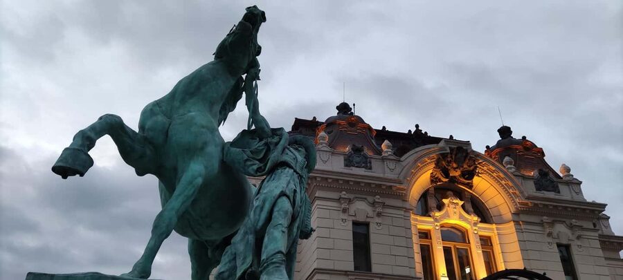 German speaking guided walking tour in Budapest - What you get after the walk: restaurant guide and money-saving tips