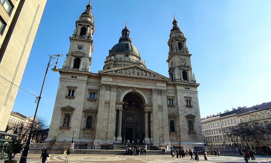 German speaking guided walking tour in Budapest - Pest city centre: Art Nouveau palaces and the stories behind them