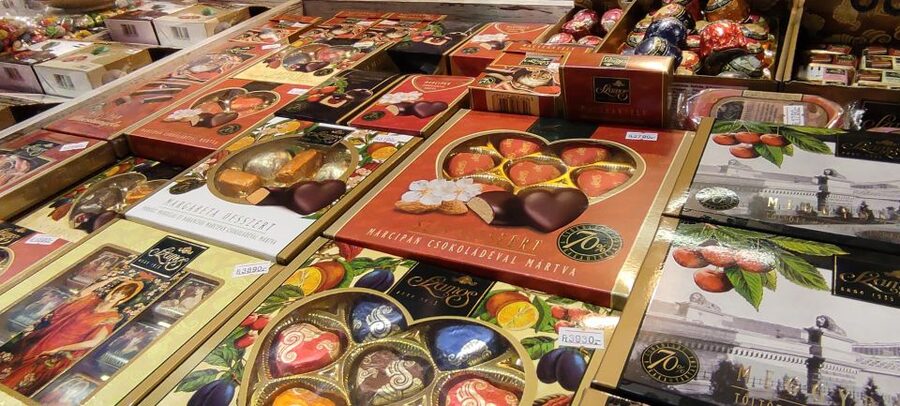 German tour: Central Market Hall of Budapest with tastings - Wine and warm food: what is included and what is not