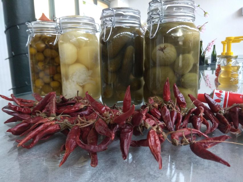 German tour in the Market Hall of Budapest with tastings - What you taste in the Market Hall (and how it helps you shop)
