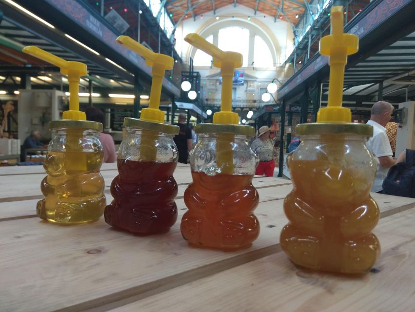 German tour in the Market Hall of Budapest with tastings - The walk-through stops you feel in your feet