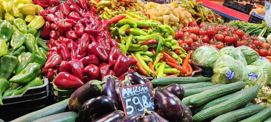 German tour in the Market Hall of Budapest with tastings - Finding the guide at Sóház utca 2 (and why it matters)