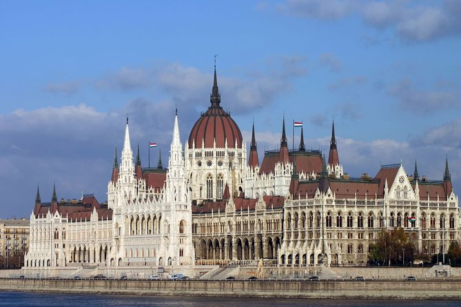 Grand City Tour - Heroes’ Square and City Park: grandeur plus a thermal-baths shortcut