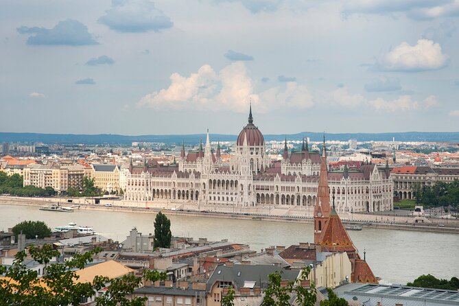 Guided Tour in Budapest Castle District - Stop 3: Fisherman’s Bastion panoramas, with time that matters