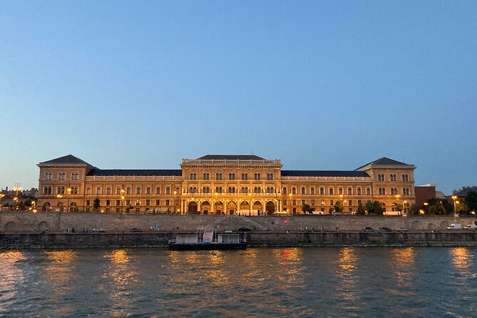 Half day Budapest city tour by car / minivan - Opera House and St. Stephen’s Basilica: two different kinds of grandeur