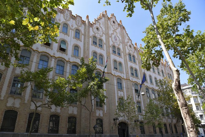 Half-day private city tour in Budapest - Downtown Pest icons, Saint Stephen’s Basilica and Parliament views
