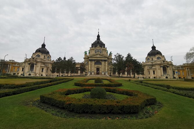 Historical and Cultural Walking Tour in Budapest - Stop 2: City Park and Vajdahunyad Castle, plus a look inside