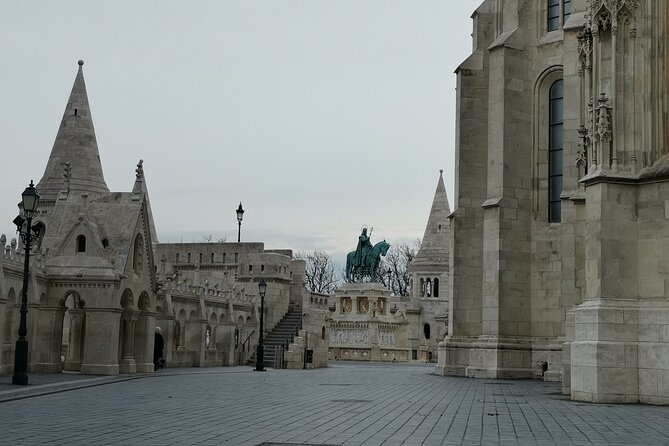 Historical and Cultural Walking Tour in Budapest - Meeting point and pickup: starting at Deák Ferenc tér