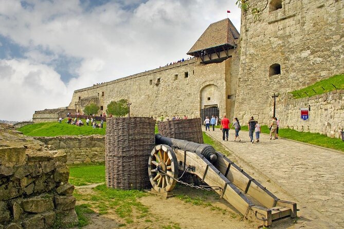 Home to Bull's Blood red wine! Eger with winetaste private tour - Key highlights to look for