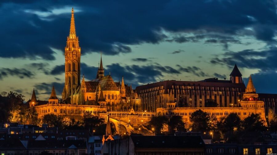 Iconic Budapest tour with Classic Russian Jeep and G-Wagon - St. Stephen’s Basilica and the Opera area: the classic Pest hits