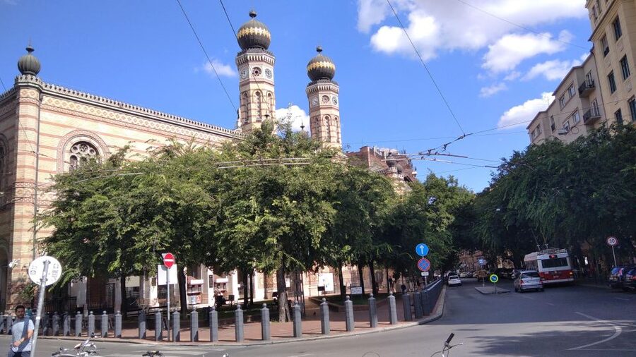 Jewish Quarter & Synagogues with personal stories - Key moments you’ll remember