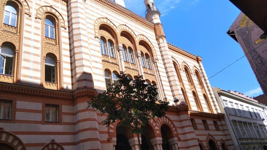 Jewish Quarter & Synagogues with personal stories - Rumbach Street Synagogue: Moorish shape with Art Nouveau flair