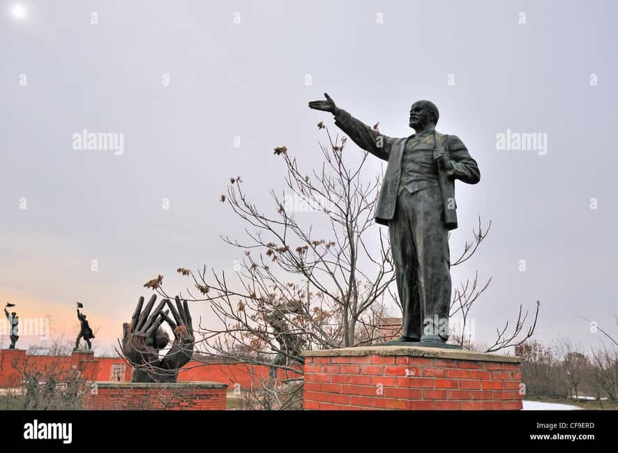 Life Behind the Iron Curtain, the communist Budapest private - Citadella and the Liberty Statue on Gellert Hill