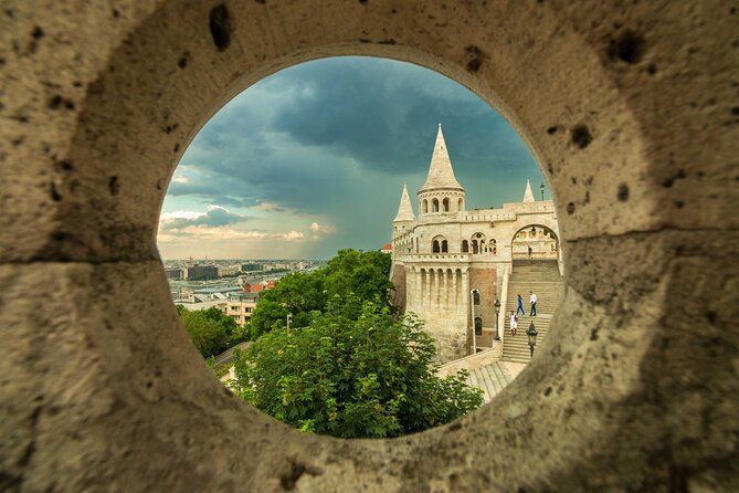 Live virtual walking tour in the Buda Castle quarter - How the gimbal filming and live streaming change what you notice