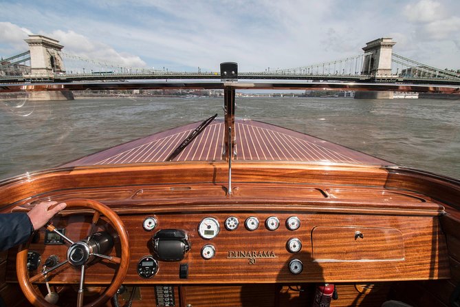 Luxurious, private day cruise with a waterlimousine to Szentendre - A water-limousine that makes the Danube feel personal