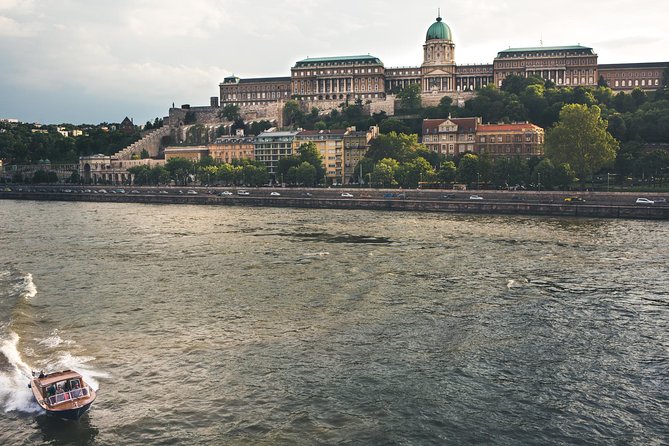 Luxurious, private day cruise with a waterlimousine to Szentendre - Who should book this, and who might skip it
