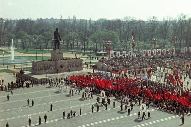 Minivan to Communist Statues and Memento Park with Live Guide - Price and value: is $66.51 worth it?