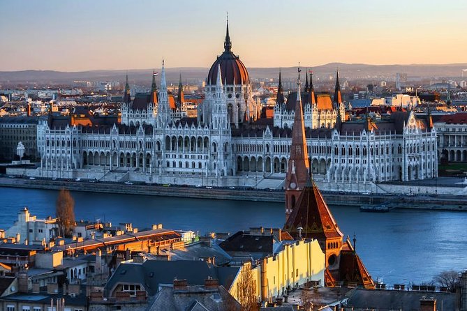 Private 4-hours City Tour of Budapest with private guide and Hotel Pick-up - A private Budapest highlights tour that actually fits a tight schedule
