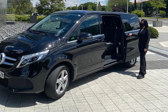 Private 4-hours City Tour of Budapest with private guide and Hotel Pick-up - Andrássy Avenue: a break in pace with big-city polish