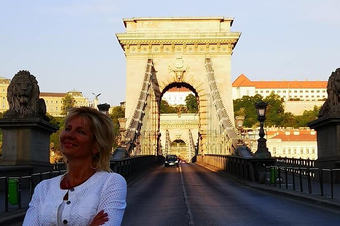 Private Buda Castle walking tour & Danube river cruise with Margaret Island stop - The Danube Cruise: Drinks, WiFi, and a Guided View of Budapest
