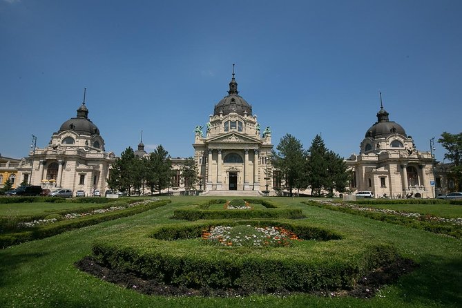 Private Budapest All In One Walking Tour with Strudel Stop - Heroes’ Square: power, symbolism, and instant orientation
