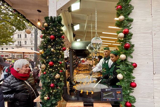 Private Budapest Christmas Market Tour with Chimney Cake & Mulled Wine - St. Stephens Basilica Stop: What You See and What Costs Extra
