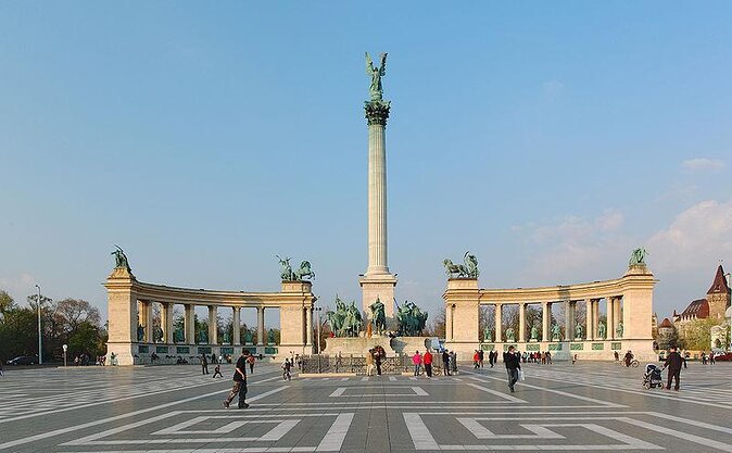 Private Budapest Sightseeing Tour: Royal Castle, Heroes Square, Chain Bridge - Key Reasons This Tour Gets Strong Ratings