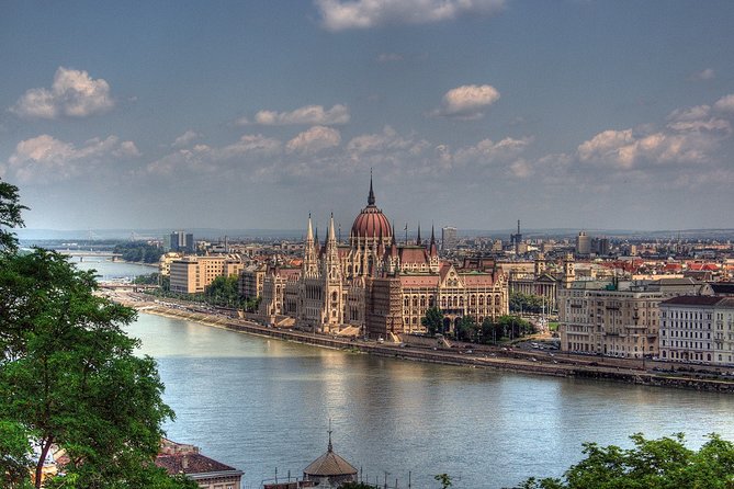 Private Budapest Sightseeing Tour: Royal Castle, Heroes Square, Chain Bridge - Great Central Market Hall, Andrássy Avenue, and the Jewish Quarter