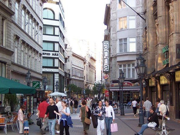 Private City Kickstart Tour: Budapest - Key highlights that actually matter