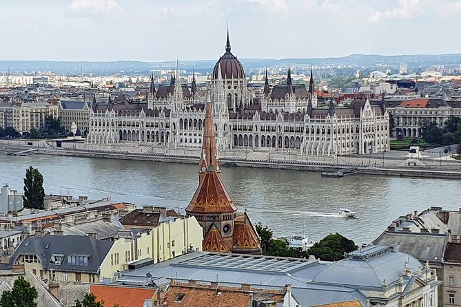 Private city tour by van - Stop 1: Andrassy Avenue, a fast orientation you’ll feel later