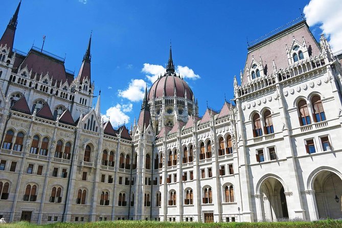 Private City Tour in Budapest 6 hours - Stop 2: Vajdahunyad Castle in City Park and why it feels like time travel