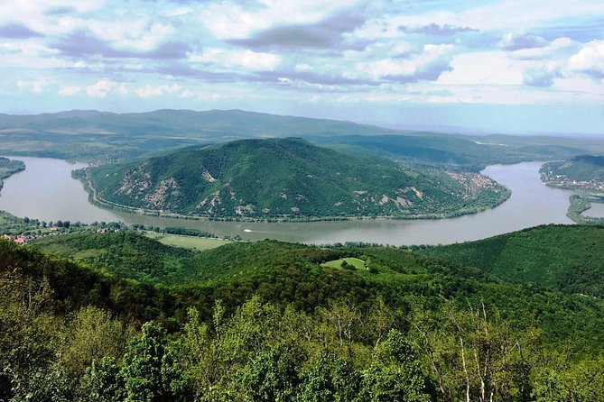Private Danube Bend Experience with a comfortable air conditioned car - Lunch planning at a traditional Hungarian restaurant (not included, but built in)