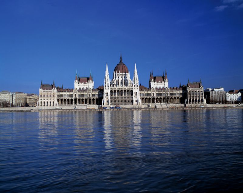 Private Day Trip to Budapest from Vienna - Getting To Budapest: Minibus Comfort and a Fast Start