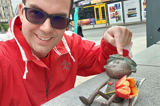 Private Family Friendly Walking Tour with Children in Budapest - How the guide keeps kids engaged without shortchanging adults